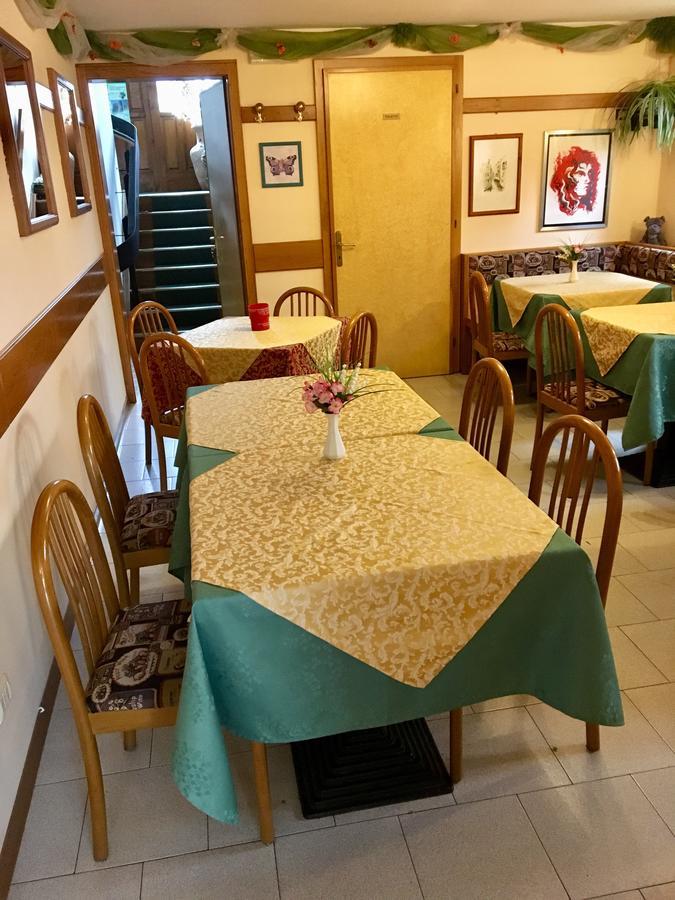 Albergo Meuble Tarandan Форни ди Сопра Екстериор снимка